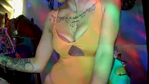 Snapshot of sexxileeah42o chatting on 09-18-25, 11:34 Leeah CloudZzz online show from 09-18-25, 11:34