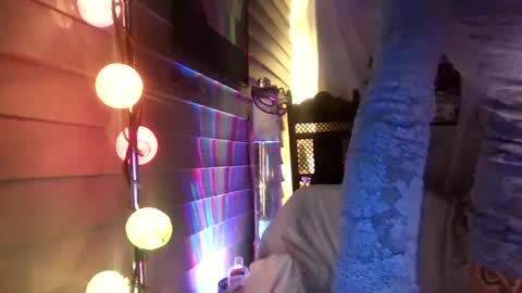 Snapshot of sexxileeah42o chatting on 09-28-25, 12:10 Leeah CloudZzz online show from 09-28-25, 12:10