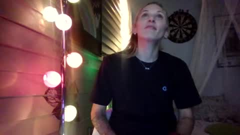 Snapshot of sexxileeah42o chatting on 09-29-25, 05:51 Leeah CloudZzz online show from 09-29-25, 05:51