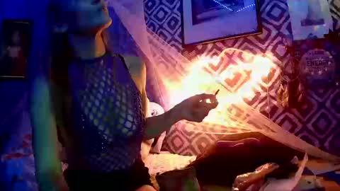 Snapshot of sexxileeah42o chatting on 10-16-25, 07:59 Leeah CloudZzz online show from 10-16-25, 07:59