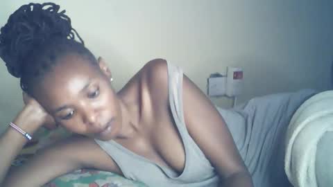 sexxy_curvy23 online show from 04-19-26, 02:11