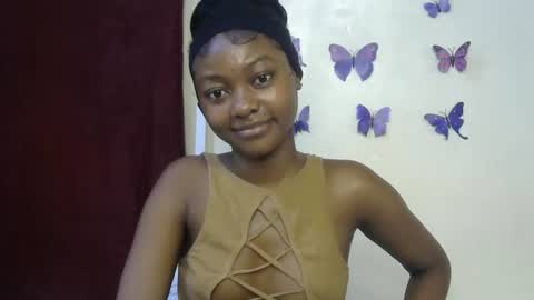 Snapshot of sexxy_divaa chatting on 04-29-26, 04:22 vicky online show from 04-29-26, 04:22