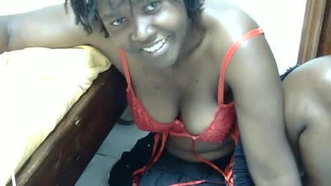 Snapshot of sexxy_princess19 chatting on 07-28-26, 11:28 Trisha online show from 07-28-26, 11:28
