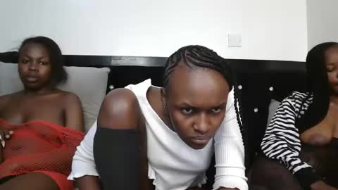 Snapshot of sexxymaya25 chatting on 10-14-25, 09:54 maya online show from 10-14-25, 09:54