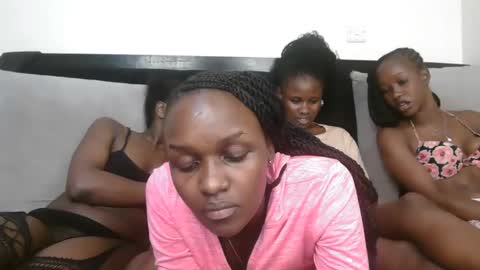 Snapshot of sexxymaya25 chatting on 10-16-25, 12:11 maya online show from 10-16-25, 12:11