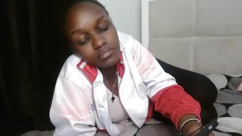 Snapshot of sexxymaya25 chatting on 12-15-25, 07:40 maya online show from 12-15-25, 07:40