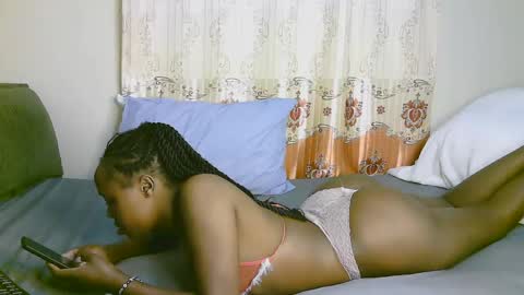 Snapshot of sexy_ariana_2 chatting on 02-28-25, 12:20 Ariana online show from 02-28-25, 12:20