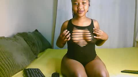 Snapshot of sexy_ariana_2 chatting on 10-15-25, 10:37 Ariana online show from 10-15-25, 10:37