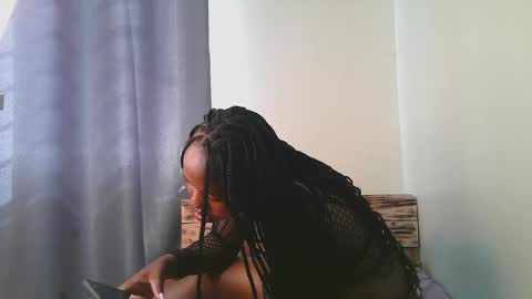 Snapshot of sexy_ariana_2 chatting on 12-15-25, 07:23 Ariana online show from 12-15-25, 07:23