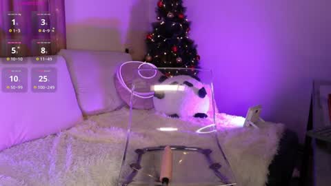 Snapshot of sexy_blonde_doll chatting on 12-15-24, 08:41 Lina online show from 12-15-24, 08:41