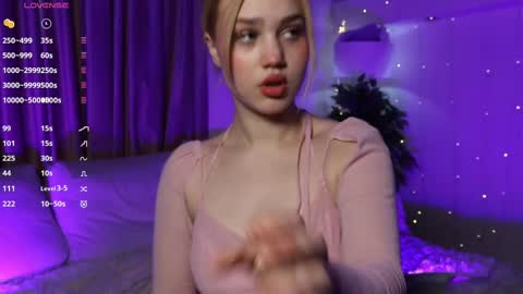 Snapshot of sexy_blonde_doll chatting on 03-01-25, 06:03 Lina online show from 03-01-25, 06:03