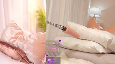 Snapshot of sexy_blonde_doll chatting on 09-11-25, 12:22 Lina online show from 09-11-25, 12:22