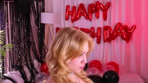 Snapshot of sexy_blonde_doll chatting on 10-13-25, 12:54 Lina online show from 10-13-25, 12:54