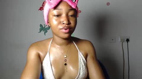 sexy_bluey247 online show from 12-04-25, 08:01