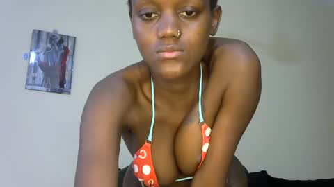 Snapshot of sexy_boobs23 chatting on 01-13-25, 01:02 liya online show from 01-13-25, 01:02