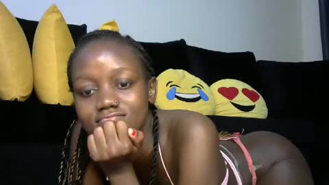 Snapshot of sexy_boobs23 chatting on 02-28-25, 01:05 liya online show from 02-28-25, 01:05