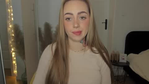 Snapshot of sexy_coralie chatting on 01-16-26, 09:24 C o r a l i e online show from 01-16-26, 09:24