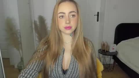 Snapshot of sexy_coralie chatting on 02-23-26, 07:28 C o r a l i e online show from 02-23-26, 07:28