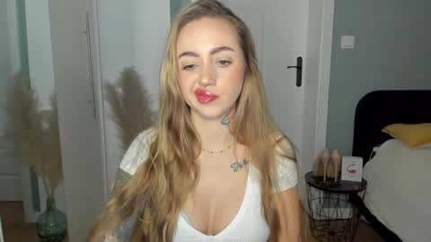 C o r a l i e online show from 03-28-26, 08:14