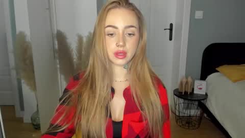 C o r a l i e online show from 04-22-26, 02:07