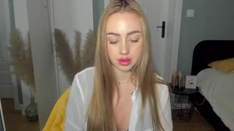 C o r a l i e online show from 04-29-26, 05:30