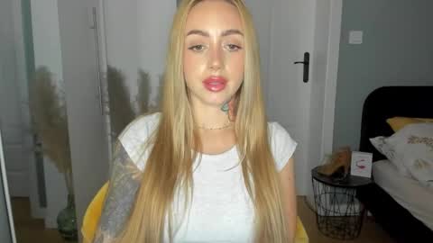 C o r a l i e online show from 06-11-26, 01:53