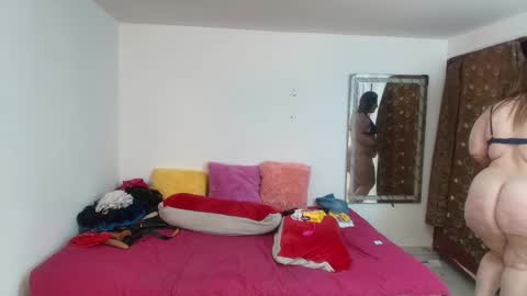 Snapshot of sexy_curvi chatting on 12-11-24, 11:00 karla           instagram  online show from 12-11-24, 11:00