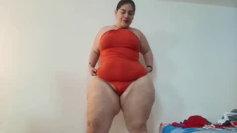 Snapshot of sexy_curvi chatting on 12-23-24, 04:39 karla           instagram  online show from 12-23-24, 04:39