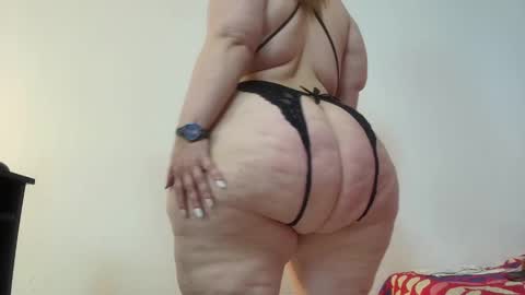 Snapshot of sexy_curvi chatting on 12-25-24, 06:09 karla           instagram  online show from 12-25-24, 06:09