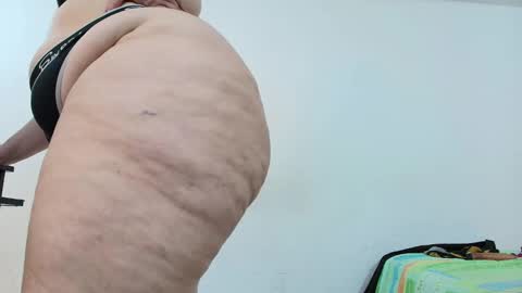 Snapshot of sexy_curvi chatting on 02-25-25, 04:42 karla           instagram  online show from 02-25-25, 04:42