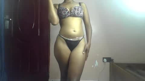 Snapshot of sexy_ellahh chatting on 11-18-25, 10:14 Ellahh online show from 11-18-25, 10:14