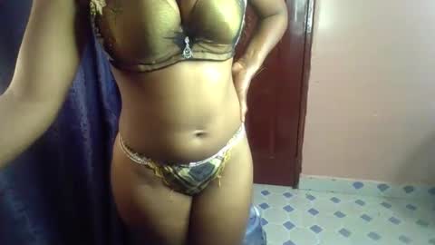 Snapshot of sexy_ellahh chatting on 11-25-25, 10:32 Ellahh online show from 11-25-25, 10:32