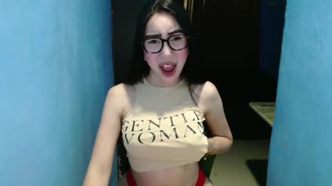 sexy_emily92 online show from 03-28-26, 06:46