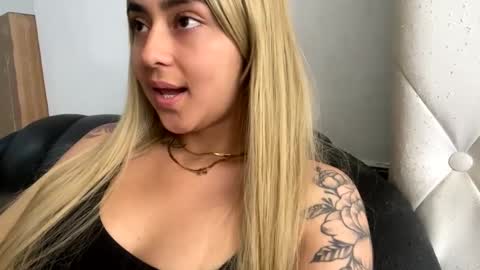 Snapshot of sexy_foxx_ chatting on 02-07-25, 05:40 Antonella online show from 02-07-25, 05:40