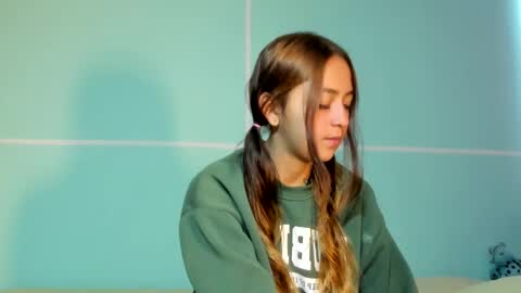 Snapshot of sexy_foxx_ chatting on 12-18-25, 08:59 Antonella online show from 12-18-25, 08:59