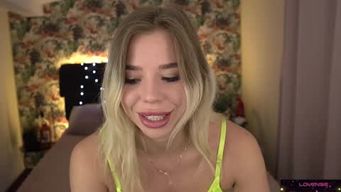 Snapshot of sexy_ira chatting on 01-01-25, 12:11 Ira online show from 01-01-25, 12:11