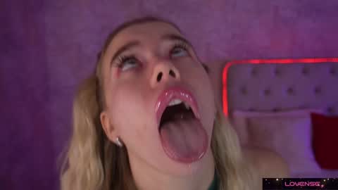 Snapshot of sexy_ira chatting on 02-04-25, 06:04 Ira online show from 02-04-25, 06:04