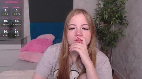 Snapshot of sexy_jenny18 chatting on 12-02-25, 04:18 Jennifer online show from 12-02-25, 04:18