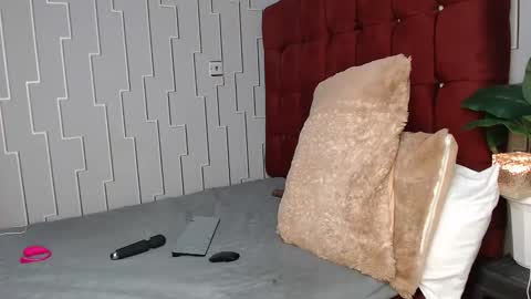 Snapshot of sexy_larisa chatting on 02-07-25, 10:19 larisa online show from 02-07-25, 10:19