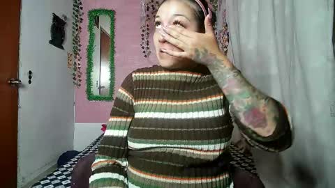Snapshot of sexy_lolas chatting on 05-19-26, 04:19 sexy lolas online show from 05-19-26, 04:19