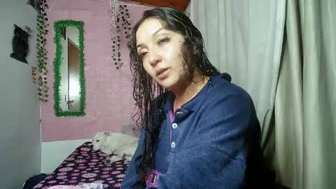Snapshot of sexy_lolas chatting on 06-08-26, 01:28 sexy lolas online show from 06-08-26, 01:28