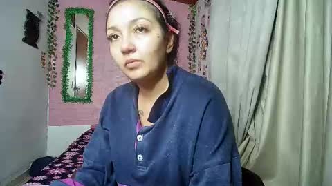 Snapshot of sexy_lolas chatting on 06-10-26, 02:01 sexy lolas online show from 06-10-26, 02:01