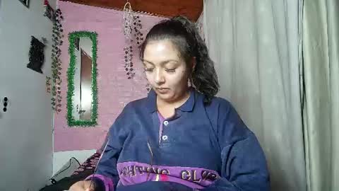 Snapshot of sexy_lolas chatting on 06-11-26, 02:53 sexy lolas online show from 06-11-26, 02:53