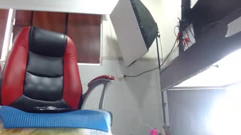 Snapshot of sexy_mature_hot01 chatting on 10-03-25, 02:25 MARIPOSA online show from 10-03-25, 02:25