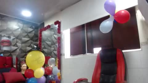 Snapshot of sexy_mature_hot01 chatting on 10-11-25, 12:04 MARIPOSA online show from 10-11-25, 12:04