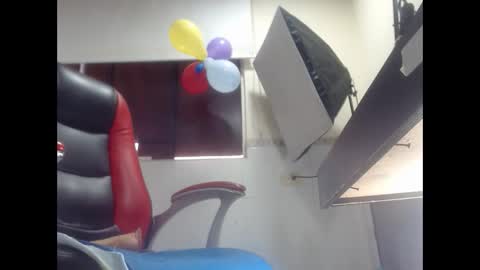 Snapshot of sexy_mature_hot01 chatting on 10-13-25, 12:05 MARIPOSA online show from 10-13-25, 12:05