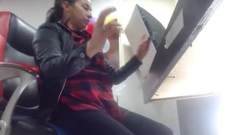 Snapshot of sexy_mature_hot01 chatting on 10-14-25, 01:45 MARIPOSA online show from 10-14-25, 01:45