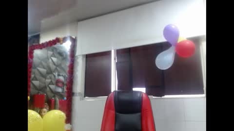 Snapshot of sexy_mature_hot01 chatting on 10-15-25, 01:55 MARIPOSA online show from 10-15-25, 01:55