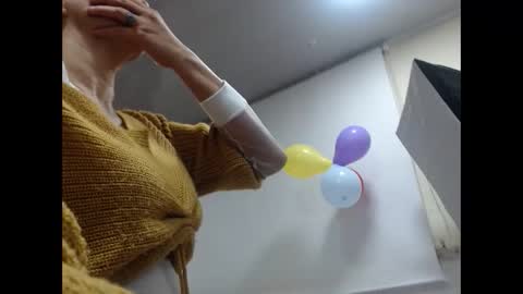 Snapshot of sexy_mature_hot01 chatting on 10-19-25, 12:06 MARIPOSA online show from 10-19-25, 12:06