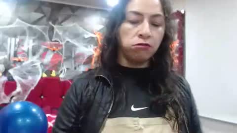 Snapshot of sexy_mature_hot01 chatting on 10-26-25, 12:11 MARIPOSA online show from 10-26-25, 12:11